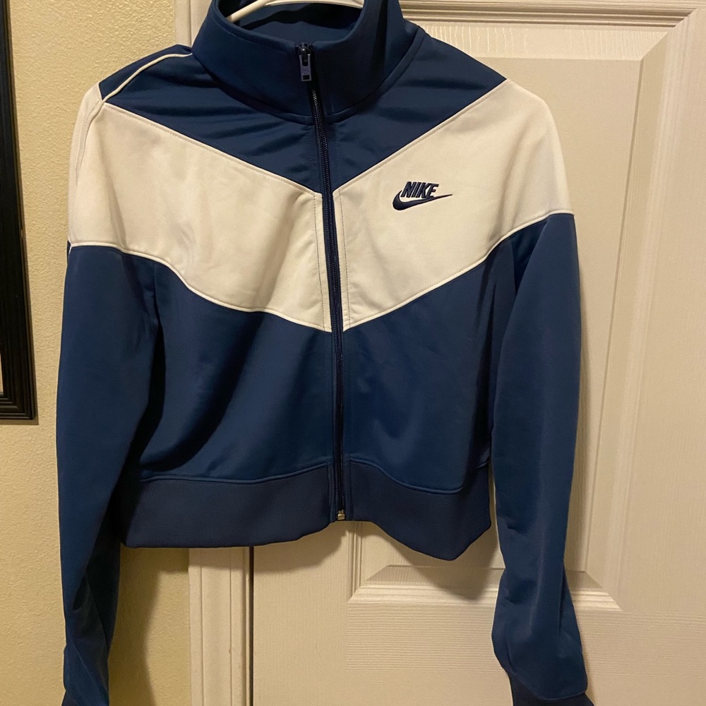 Woman’s Crop Nike Jacket